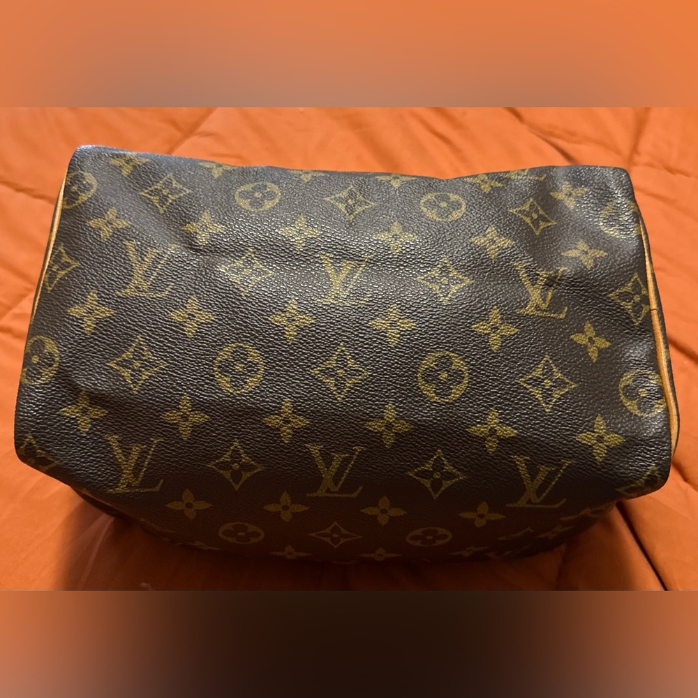 SOLD!!

AUTHENTIC Louis Vuitton Speedy 25 - Picture 11 of 11